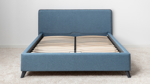 Кровать Миа 160 рогожка светло-синий, кант желтовато-коричневый с ортопедическим основанием и подъемным механизмом